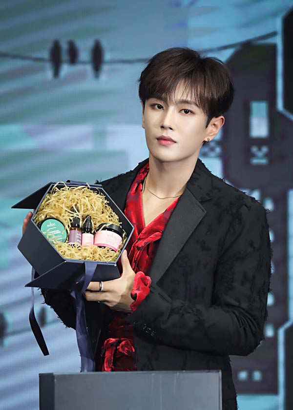 生日会变大型游戏现场 李汶翰深情分享“他的秘