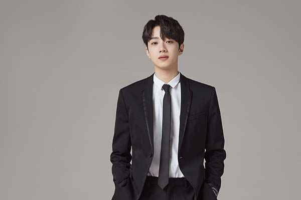 赖冠霖解约事件引全球热议海内外粉丝支持维权