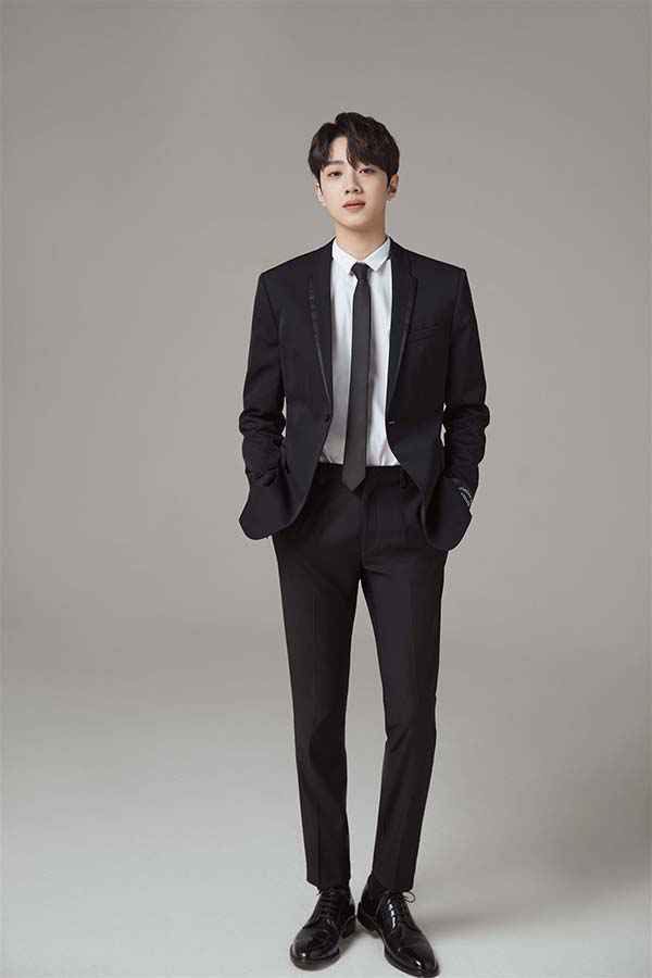 赖冠霖解约事件引全球热议海内外粉丝支持维权