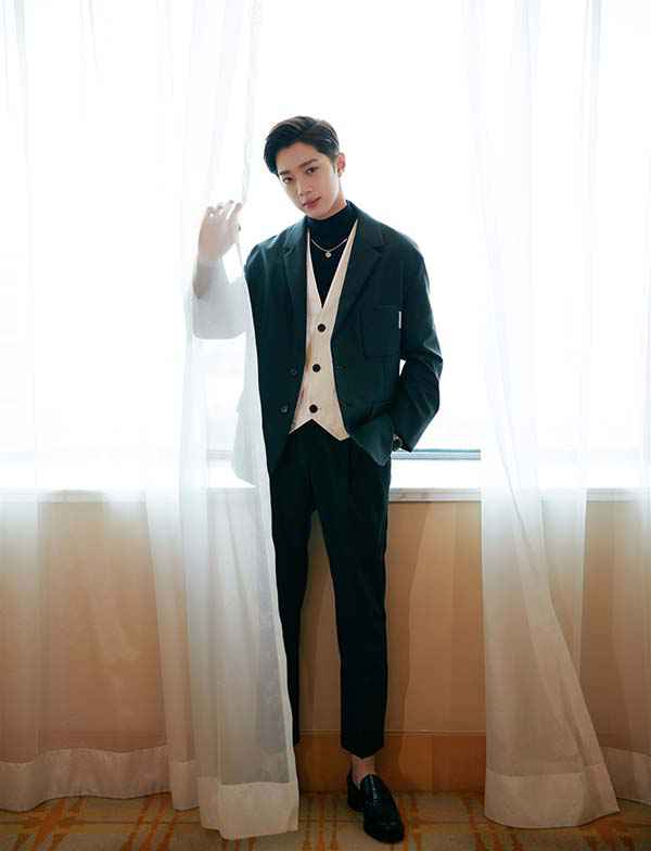 赖冠霖解约事件引全球热议海内外粉丝支持维权