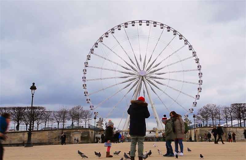 《周游记》：周杰伦、萧敬腾随性巴黎游，周董魔术太亮眼