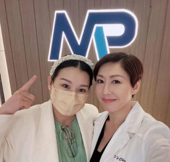 胡杏儿够折腾,挺着大肚探访胡定欣,宽松大衣显狭窄