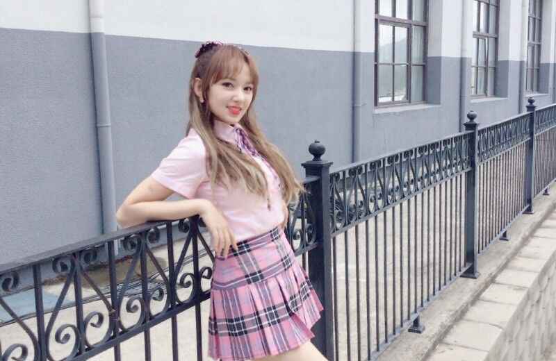 程潇加盟《少年之名》，出道不久即坐拥大量资源，惹一众网友艳羡