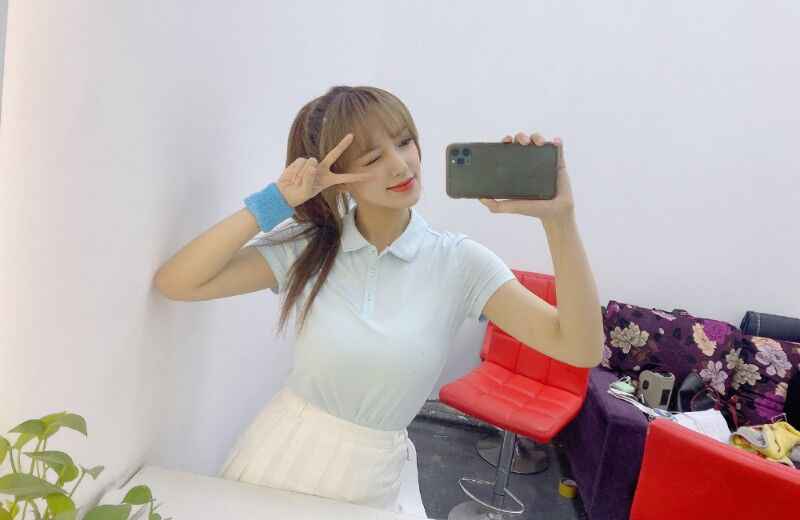 程潇加盟《少年之名》，出道不久即坐拥大量资源，惹一众网友艳羡