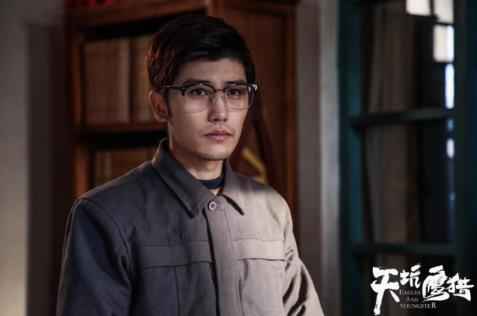 口碑逆袭成英雄！张耀宇《天坑鹰猎》为求真相惨领便当