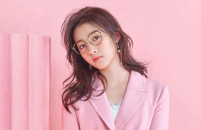 关晓彤《王牌》舞台化身职场精英，网友：国民闺女长大了！