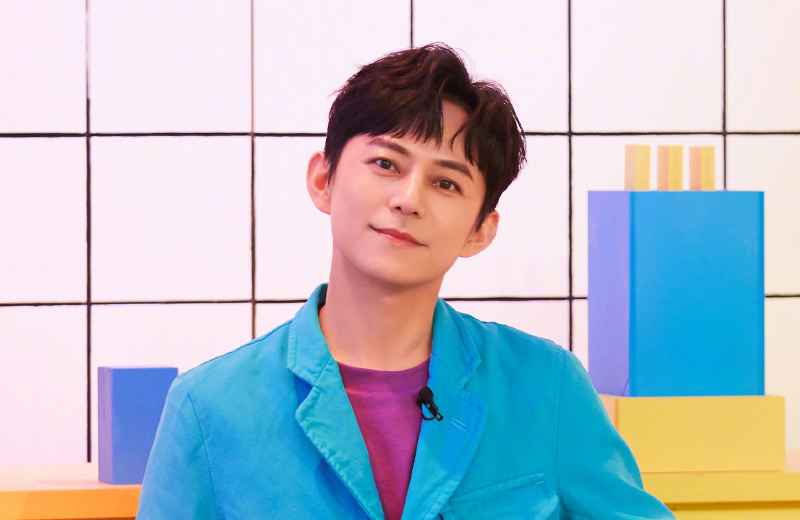 《歌手》总决赛何老师结束语临场发挥救场,网友:不愧是何老师