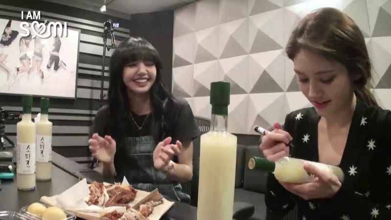 SOMI亲手制作米酒送人，好友BLACKPINK LISA造访录音室指导