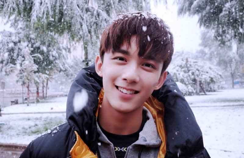 《向往的生活》官宣定档！常驻嘉宾吴磊？网友：给修图师加钱