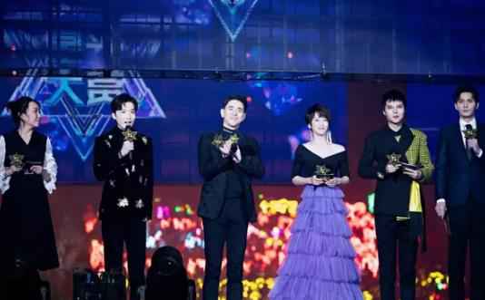 李晨nic受邀主持星光大赏 群星璀璨展望精彩未来