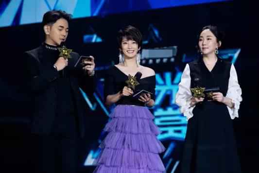 李晨nic受邀主持星光大赏 群星璀璨展望精彩未来