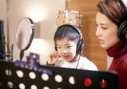 《王牌》黄圣依大秀空中一字马，网友惊艳：没想到她这么会跳舞！