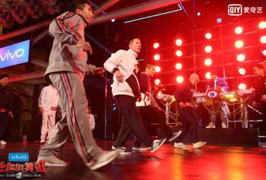 《热血街舞团》舞者上演“十年之战” 选人大战陷入焦灼