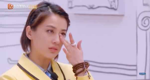 “黄圣依安迪”登上微博热搜第一，黄圣依表态要做真正的超人妈妈