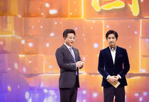 正能量演员陈晓亮相《信中国》用语言的力量传递时代的信念