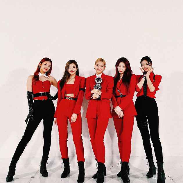 ITZY惊人身材曝光 腰跟大腿一样细