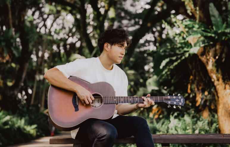 李俊纬新单曲曝光 单身5年想恋爱