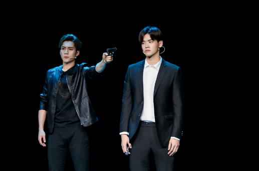 《青春同学会》中戏96班致敬《大宅门》,韩东君重现《无间道》天台PK