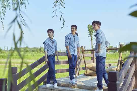 杜江眼神坚毅展硬汉魅力，杨迪秒变“正经脸”引关注（图集）