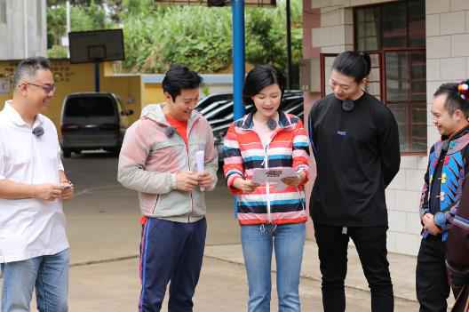 蔡国庆霍尊沿街卖鸡遇滑铁卢 鸡中贵族如何飞出大山？