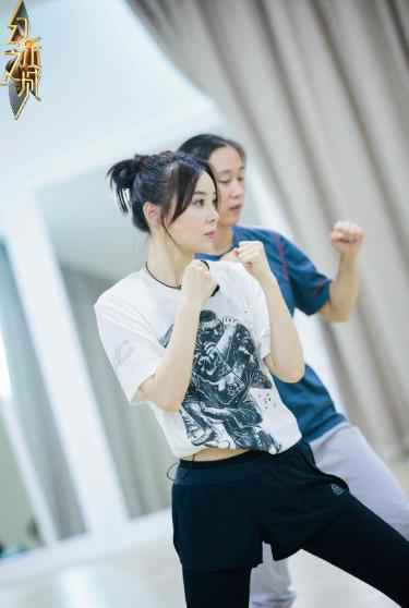 袁姗姗《幻乐之城》挑战极限 唱演打三合一上演“心跳”暴击