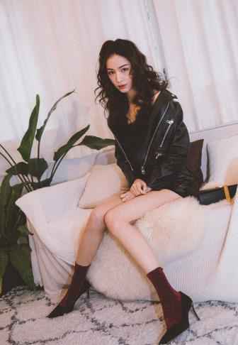 小花张南出席品牌活动 all black摇滚少女范十足