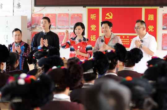 吃鸡一时爽 卖鸡遇难关 蔡国庆、霍尊联手推销云南“飞鸡”