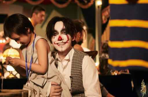 《幻乐之城》朱一龙演绎小人物救赎 王雷“二秀”唱演原创音乐《蚂蚁》