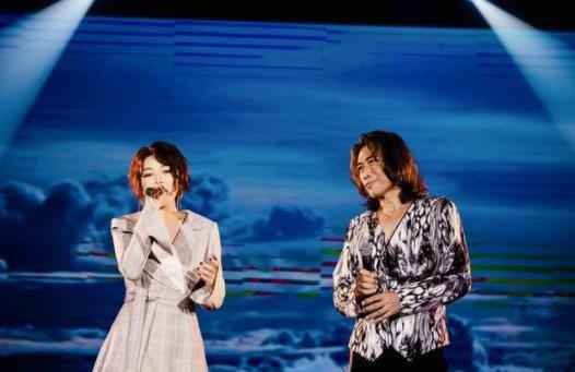 崔子格助阵夏韶声内地演唱会 演绎经典《车站》