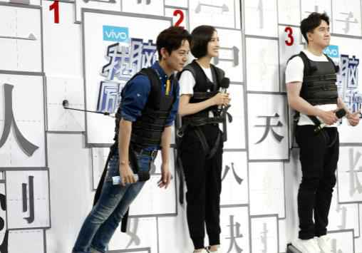 佟丽娅做客快本显率性可爱 脑力全开“拼”出整期快乐