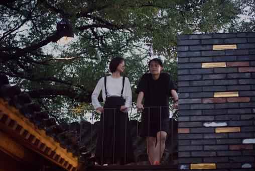 王珞丹与青山周平胡同撸串两个水瓶座的北漂对“家”定义大不同