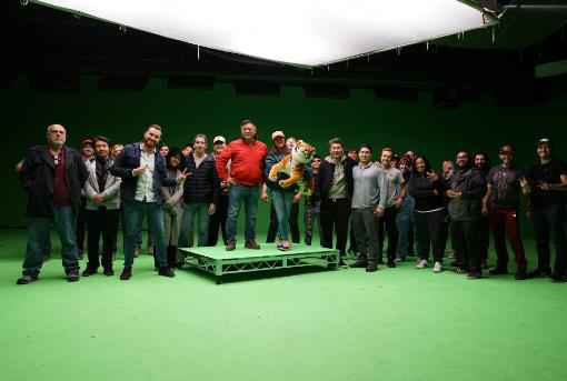 李玉方励远赴美国“摸老虎屁股”《阳光不是劫匪》挑战工业新高度