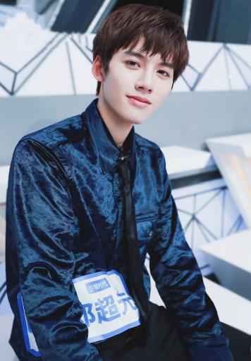 《青春有你》少城训练生精彩演绎《目不转睛》艺能学院尽显二次元反转魅力