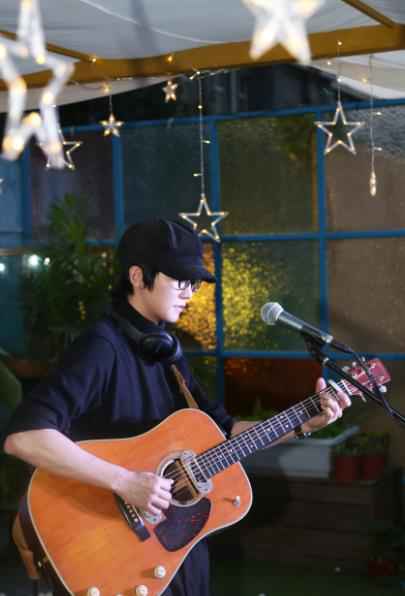 “唱”谈八年音乐路 金曲唱作人谢震廷讲述何以为家