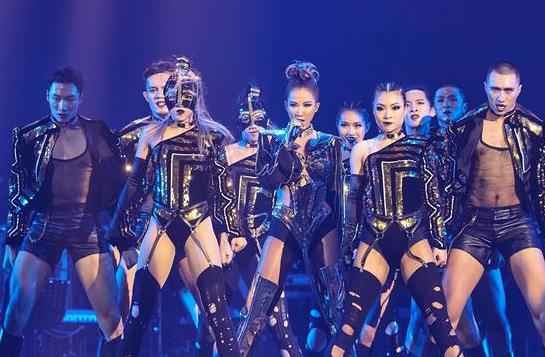 李玟台北开唱尬舞蔡依林 帮征婚曝她＂喜欢混血儿＂