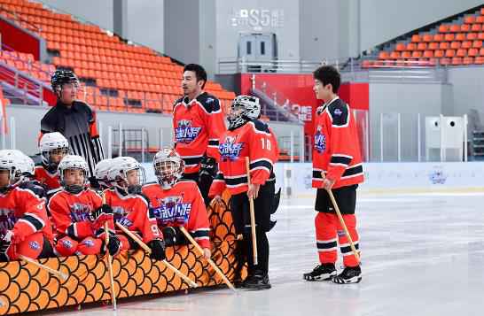 《大冰小将》小将连战五队勇夺冠 易烊千玺厨艺深藏不露 “厨房小白”雷佳音遭嫌弃