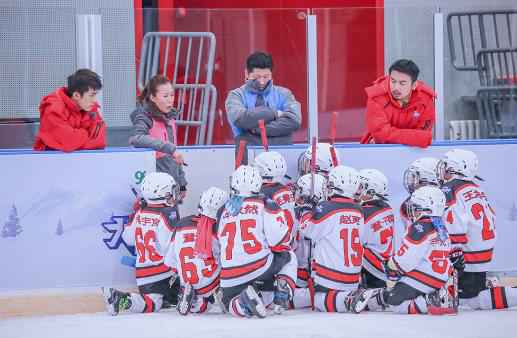 《大冰小将》客场第二站来袭 易烊千玺潘思言谈心 雷佳音变最忙“奶爸”