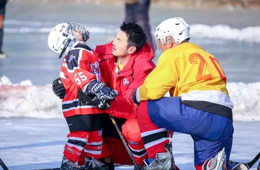 《大冰小将》客场第二站来袭 易烊千玺潘思言谈心 雷佳音变最忙“奶爸”
