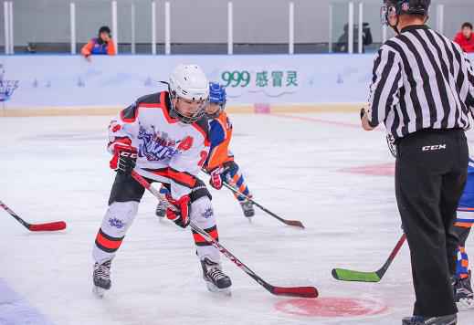 《大冰小将》客场第二站来袭 易烊千玺潘思言谈心 雷佳音变最忙“奶爸”