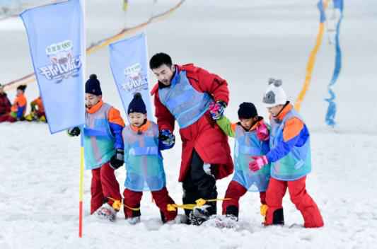 浙江卫视《大冰小将》潘思言当选队长 易烊千玺温柔照顾小将 雷佳音比赛连跪崩溃吐槽:都晃我