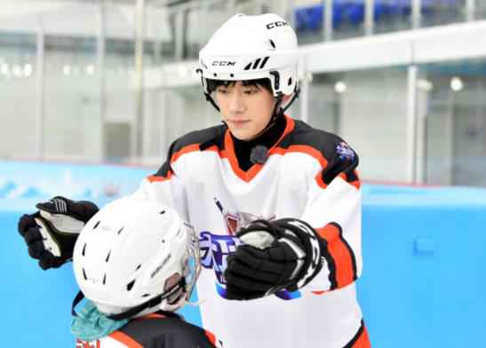 浙江卫视《大冰小将》潘思言当选队长 易烊千玺温柔照顾小将 雷佳音比赛连跪崩溃吐槽:都晃我