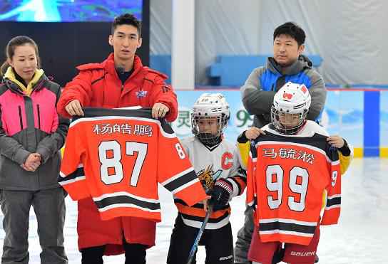 《大冰小将》武大靖携“插班生”打响队内战 易烊千玺雷佳音合演“激将法”