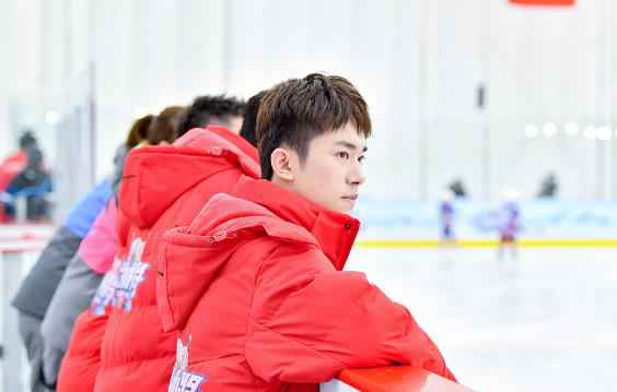 《大冰小将》武大靖携“插班生”打响队内战 易烊千玺雷佳音合演“激将法”