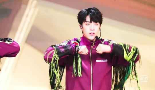 《青春有你》邓超元首次公演登顶Top1 夏瀚宇实力vocal惊艳全场