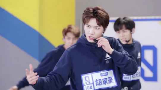 《青春有你》邓超元首次公演登顶Top1 夏瀚宇实力vocal惊艳全场