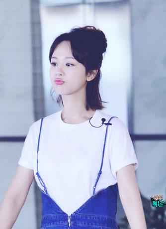 杨紫自曝喜欢大棉袄加秋裤型“潮男”