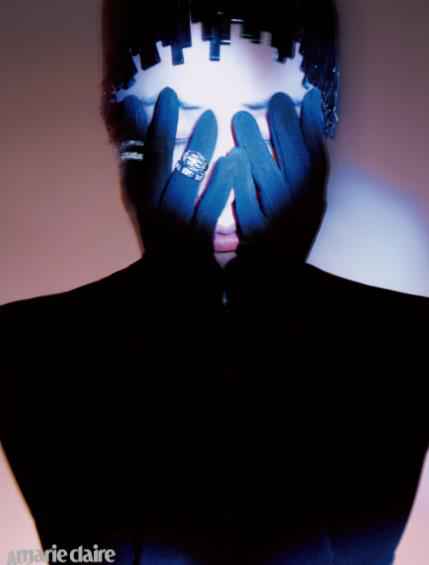 蔡依林时尚大片演绎迷幻色彩 光影虚实之间展神秘气息