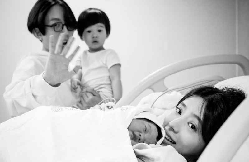 《青你2》X导师林宥嘉喜当爹，晒一家四口合照温馨又甜蜜