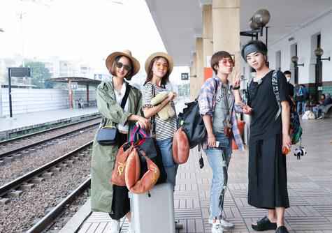 《旅途的花样》开启摩洛哥之旅“花样团”菲斯古城“做苦力”