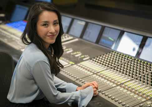 深入美国电影工业 美女制片人好莱坞“从军记”